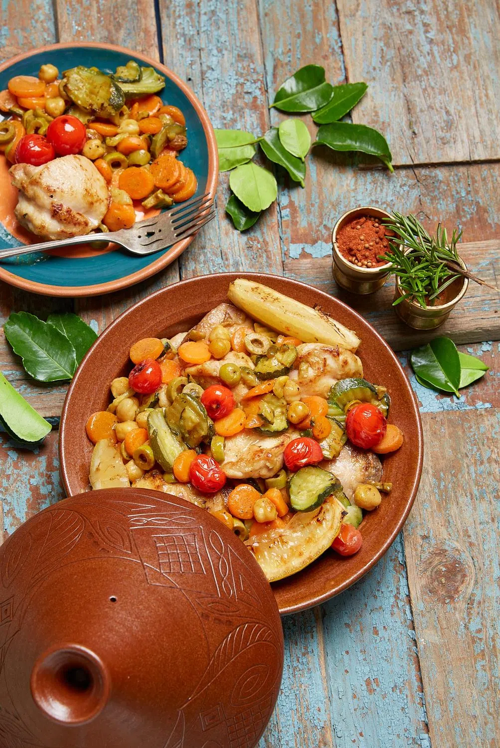 Таджин по-мароккански с курицей, овощами и нутом