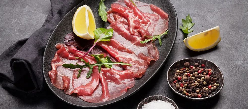 Карпаччо — яркое блюдо итальянской кухни