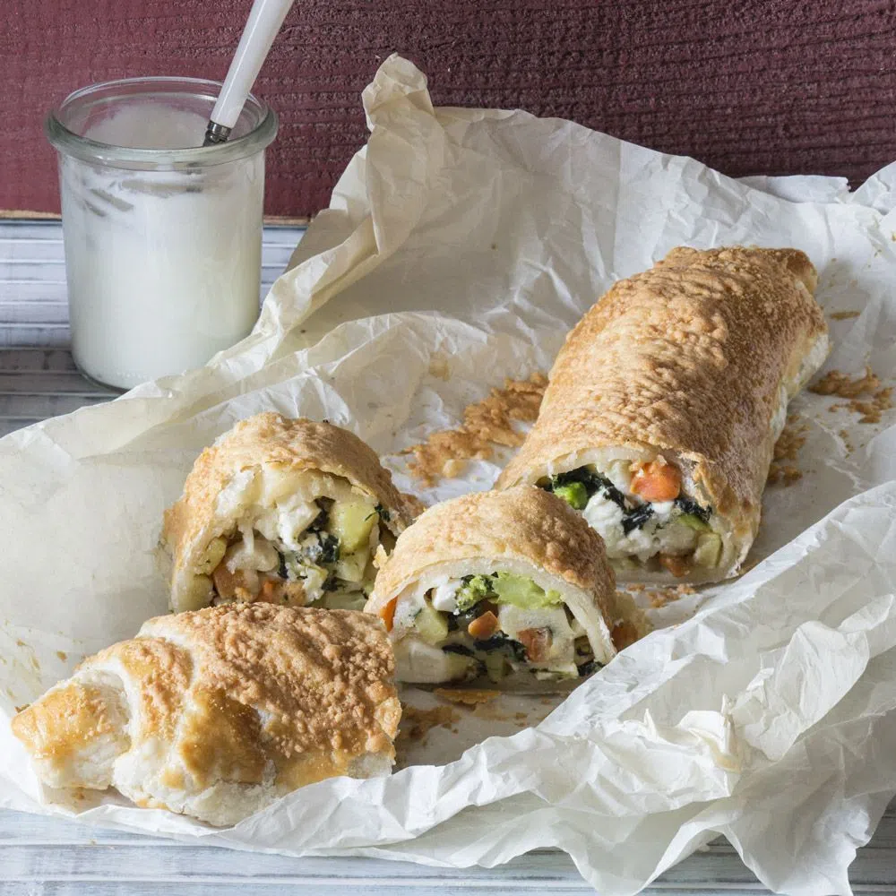 Овощной штрудель с брынзой