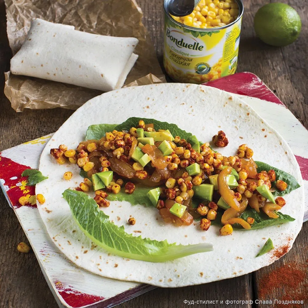 Тортилья с кукурузой и соусом лечо