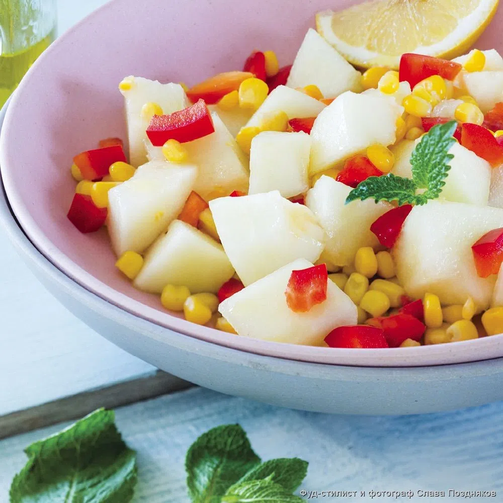Салат с кукурузой, дыней и болгарским перцем