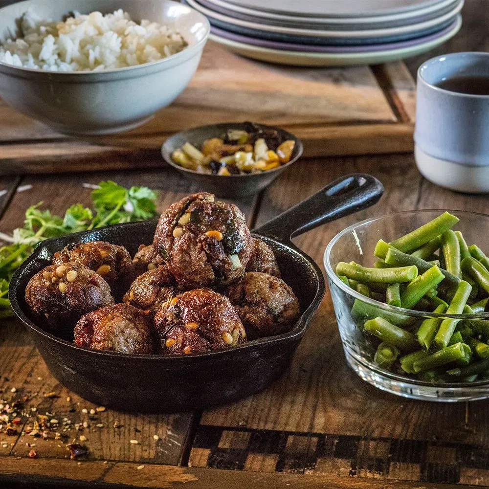 Тефтели из баранины с кедровыми орехами и айвой, со стручковой фасолью и рисом