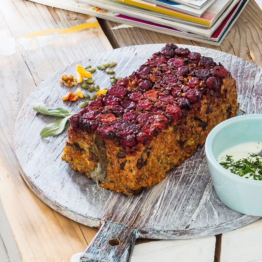 Ореховый хлеб с грибами и клюквой