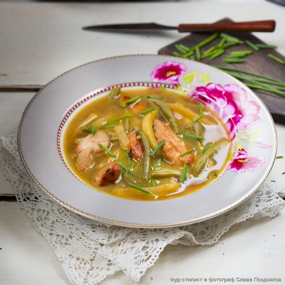 Куриный суп со  стручковой фасолью  и фенхелем