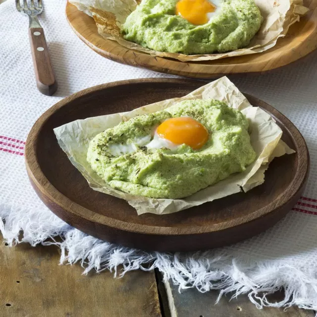 Яичница в духовке, с облаком из брокколи