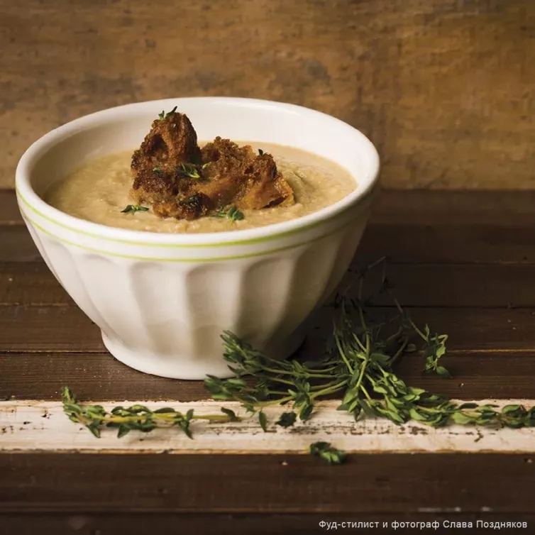 Крем-суп из шампиньонов с ароматными ржаными гренками