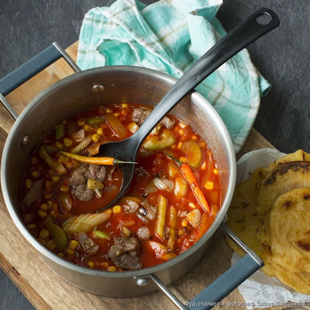 Чили-суп из лечо с кукурузой и говяжьей грудинкой, подается с мчади —  пошаговый рецепт с фото от Bonduelle