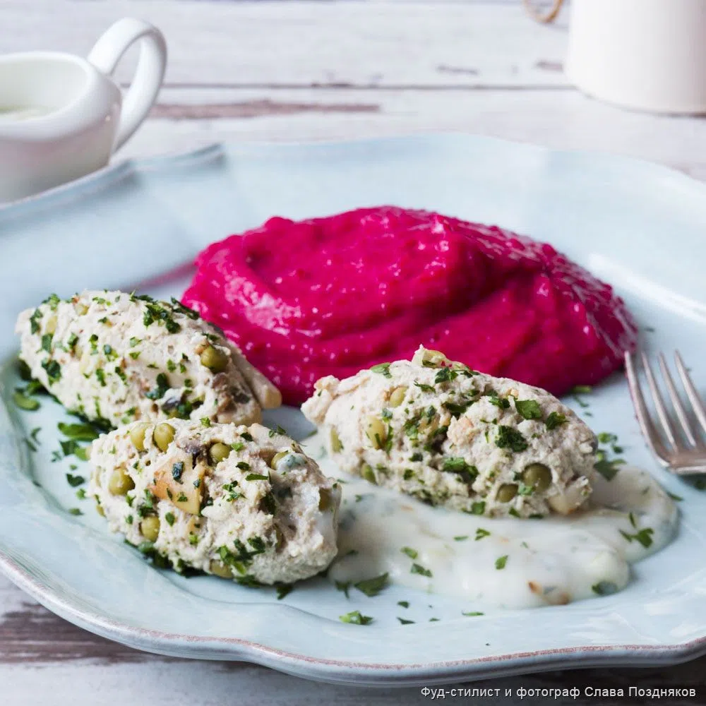 Биточки из индейки с горошком и шампиньонами с пюре из свеклы и батата —  пошаговый рецепт с фото от Bonduelle