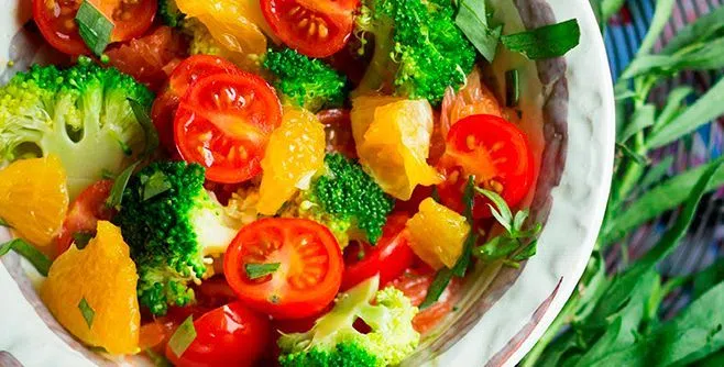 salat-s-brokkoli-pomidorami.jpg